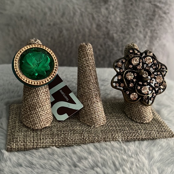 Forever 21 Jewelry - Bundle of Two Cocktail Statement Rings Size 7